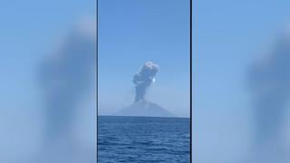 Erupción del volcán Stromboli, frente a Sicilia en Italia