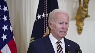 Biden condena el ataque contra Rushdie y reivindica la libertad de expresión