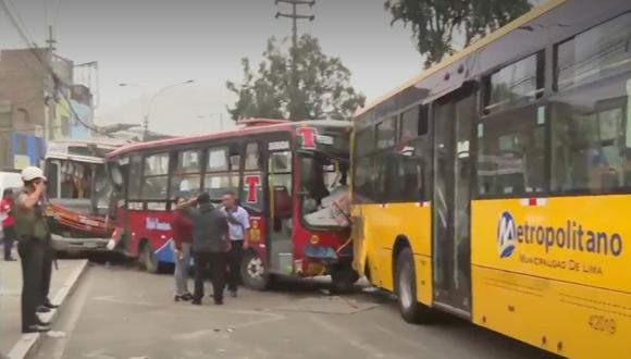 Al menos 12 personas resultaron heridas tras el choque múltiple de tres buses. (Foto: Captura / Canal N)