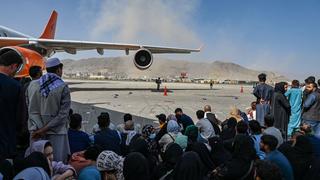 Uzbekistán afirma que “forzó el aterrizaje” de 46 aeronaves afganas que ingresaron en su espacio aéreo