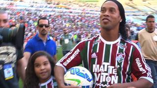 Ronaldinho alborotó Brasil con su presentación en Fluminense