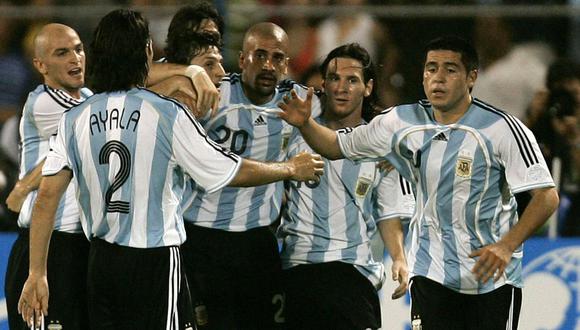 Roberto Ayala coincidió con los primeros pasos de Lionel Messi en la Selección Argentina. (Foto: AFP)