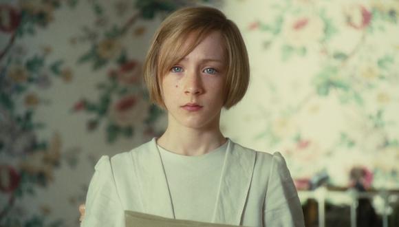 Saoirse Ronan, cuando solo era una adolescente, en el set de "Atonement" (2008). Esta historia le valió su primera nominación al Oscar. (Foto: Focus Features)