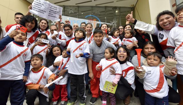 Niños internados en el INSN de San Borja alentaron a la selección peruana que este domingo juega la final de la Copa América ante Brasil. (Foto: Difusión)