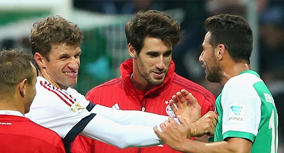 Tomas Muller le mandó un mensaje a Claudio Pizarro antes de que el Bayern Munich y el Werder BRemen se van las caras en la Copa Alemana. (Foto: Getty Images)