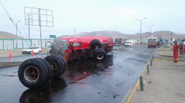Ancón: Panamericana Norte restringida por vuelco de camión - 1