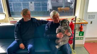 Rescatan a dos hombres y su perra tras sobrevivir 10 días a la deriva en el Océano Atlántico