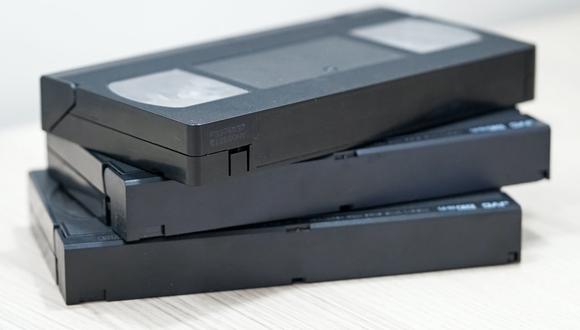 Algunos valiosos videos aún permanecen almacenados en un VHS, por lo que es digitalizarlos es la mejor opción que puedes tomar para preservarlos. (Foto: Jeremy Bezanger/Unsplash)