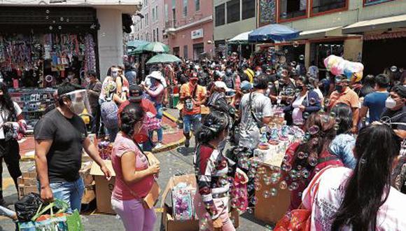 Según cifras del INEI, en 43,9% de los hogares peruanos hay al menos un adulto mayor de 60 años | Foto: Archivo El Comercio / Referencial