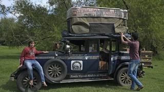 La familia argentina que regresó a casa tras 22 años de viaje por el mundo en un auto de 1928