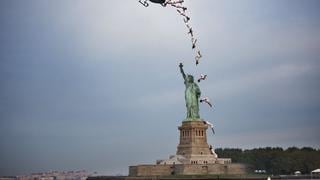 Un colombiano se lanzó desde un helicóptero frente a la Estatua de la Libertad