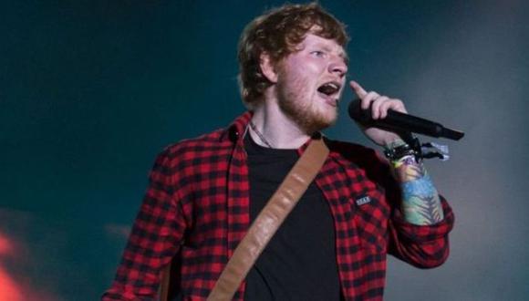 Los críticos de Sheeran lo acusaron de haber usado una grabación de fondo en Glastonbury. (Foto: AFP/ Getty Images)