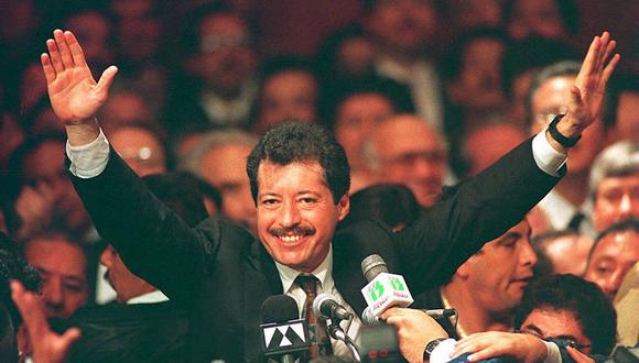 Picture dated 28 November 1993 of presidential candidate Luis Donaldo Colosio at a political rally. Colosio, the heir apparent to the Mexican presidency, was assassinated 23 March during an appearance at a campaign rally in Tijuana. Colosio, 44, was attacked by two men. (Photo by FILES / AFP)