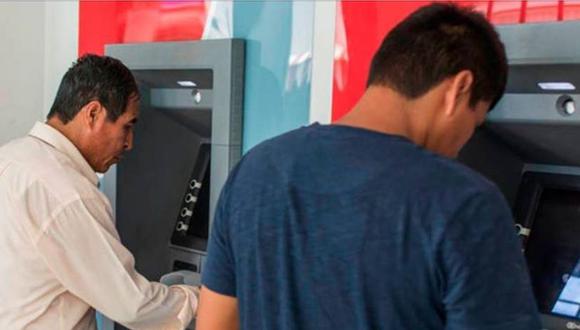 Los clientes del Banco de la Nación ya pueden retirar dinero de los cajeros automáticos. (Facebook)