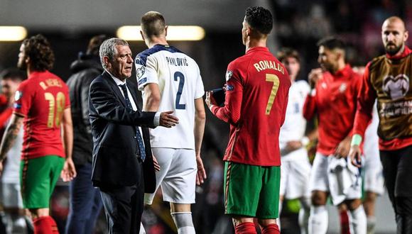 El futuro de Fernando Santos en manos de Cristiano Ronaldo y los jugadores de Portugal. (Foto: AFP)