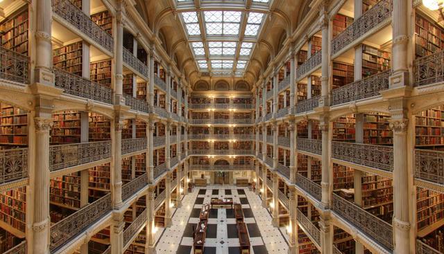 La biblioteca George Peabody está situada en Baltimore, Estados Unidos, y debido a su forma es conocida como “La Catedral de los Libros”. (Foto: Flickr / Matthew Petrof)