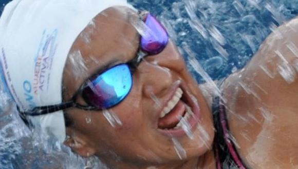 Nora Toledano ha nadado durante más de 20 horas seguidas en mares de aguas heladas, llenos de tiburones y medusas. / CORTESÍA NORA TOLEDANO