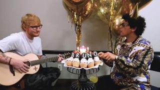 Ed Sheeran soprende a Bruno Mars cantándole en su cumpleaños | VIDEO