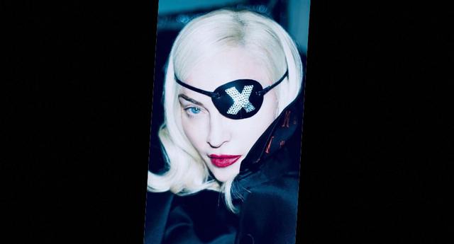 La mencionada fiesta tuvo lugar en la granja de caballos de Klein y contó con la presencia de Susanne Bartsch, Joey Arias y Marcy Richardson, entre otros. Bartsch es reincidente violando el distanciamiento social.