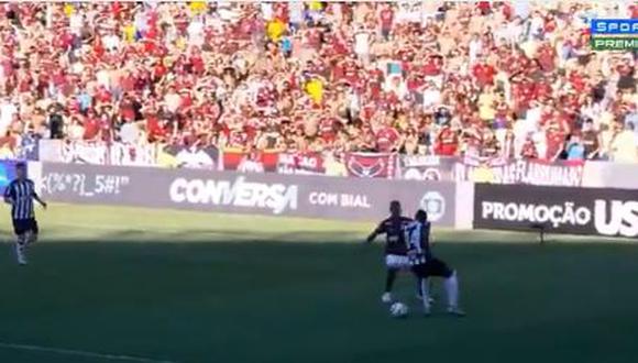 Miguel Trauco se proyectó por el carril izquierdo, incursionó en área rival y realizó una huacha para terminar asistiendo a Willian Arao, quien anotó el 1-0 parcial a favor de Flamengo. (Foto: captura de video)