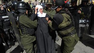 Bolivia: "Monjas embarazadas" protestan por la visita del Papa