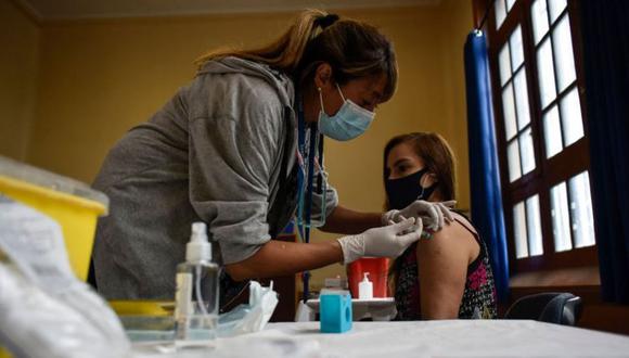 Chile es el país de América Latina con mayor porcentaje de la población vacunada. (Foto: Getty Images)