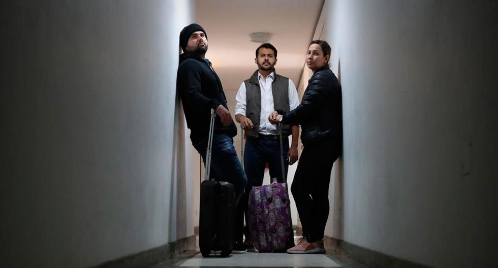 Paulo Méndez (al centro) y otros dos varados que prefirieron mantenerse en el anonimato llevan 144 días en el Perú esperando que alguna autoridad venezolana organice un vuelo de repatriación. (Foto: Alessandro Currarino / El Comercio)