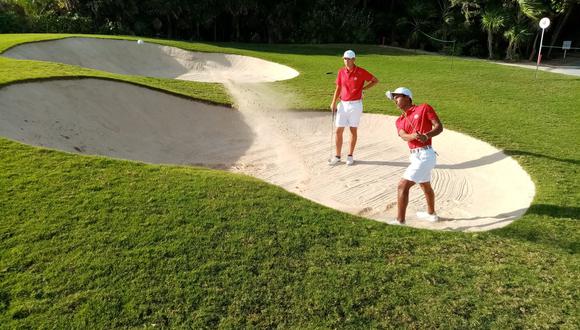 Smith Gálvez practicando en el Club de Golf de Mayakoba. (Foto: Ángel Ochoa / Andina)