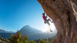 ¿Te gusta escalar? esto es lo que deberías llevar en tu mochila