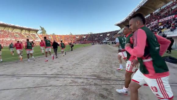 Hinchas de Melgar abuchearon a los jugadores del Internacional. (Foto: Captura)