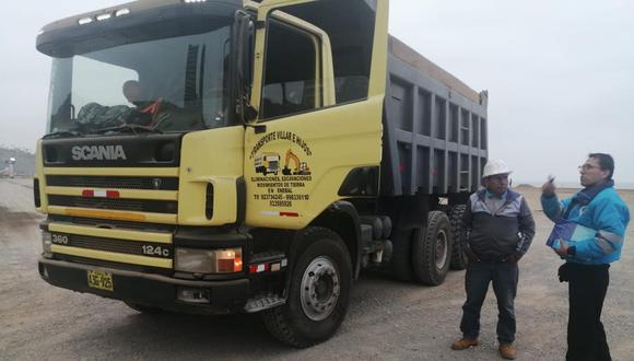 Serenazgo intervino esta mañana a dos camiones que arrojaban desmonte en la Costa Verde.  (Foto: Municipalidad de Magdalena)