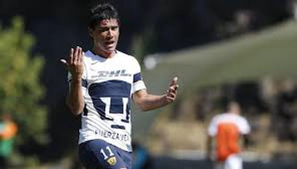 Matías Alustiza, delantero de Pumas UNAM, aprovechó un grosero error de las Chivas para decretar el 1-0 en el estadio Akron, por octavos de final de la Copa MX. (Foto: Agencias)