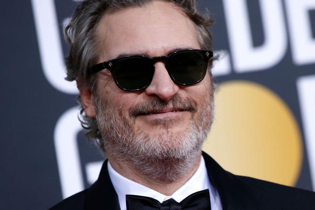 Joaquin Phoenix llega a la edición 77 de los Globos de Oro. El actor ha sido nominado por su rol protagónico en la película "Joker". (Foto: Reuters)