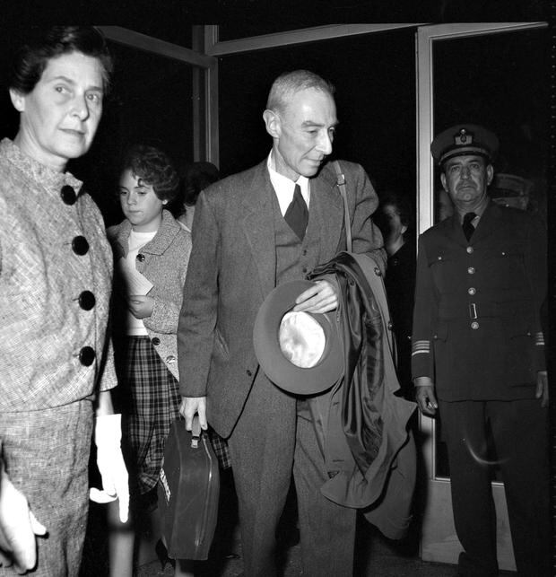 J. Robert Oppenheimer durante su visita al Perú en 1962. Ese año fue recibió el título de doctor honoris causa por parte de la UNI. (Archivo Histórico GEC)