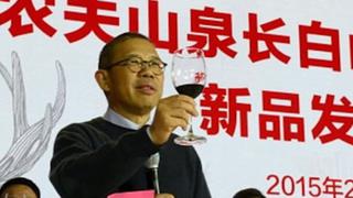 El dueño de una firma de agua embotellada es ahora el hombre más rico de China