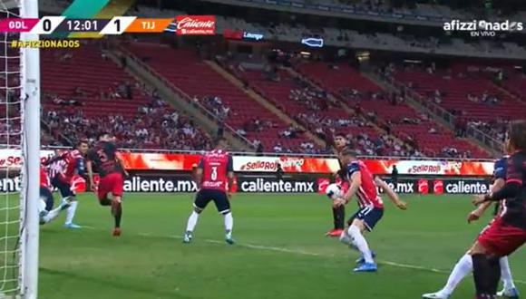 El autogol de Hiram Mier para el 1-0 de Tijuana vs. Chivas. (Captura: Afizzionados)