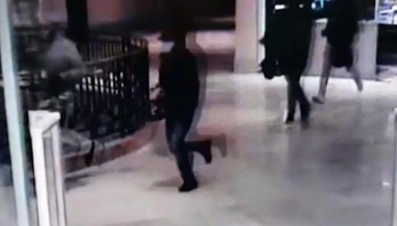 YouTube | Cámaras captan increíble operativo para robar joyería en hotel de lujo de Uruguay | VIDEO (Foto: Captura).