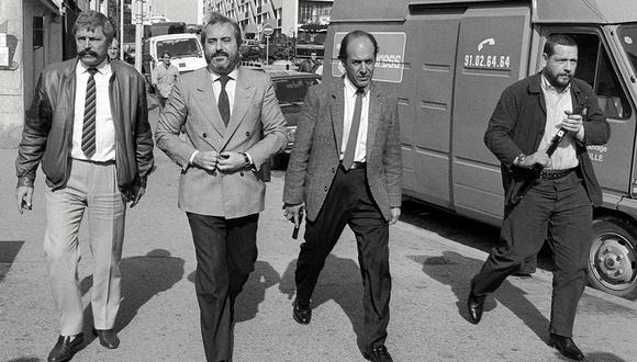 Desclasifican archivos de la mafia italiana que ahora serán de dominio público. En la imagen el juez Giovanni Falcone (segundo a la izquierda), quien fue asesinado por la mafia italiana. (Foto: AFP)
