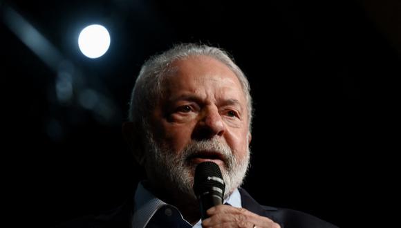 El presidente electo de Brasil, Luiz Inacio Lula da Silva, habla durante una presentación del informe final del gabinete de transición gubernamental en Brasilia.