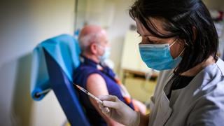 Francia: contagios con nuevas variantes del coronavirus aumentan un 50 % cada semana 