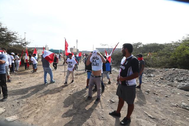 Alcalde de Lurín denuncia que en su distrito hay 6 peajes y los cobros son excesivos. Manifestación congregó a vecinos y transportistas. (Alessandro Currarino / GEC)