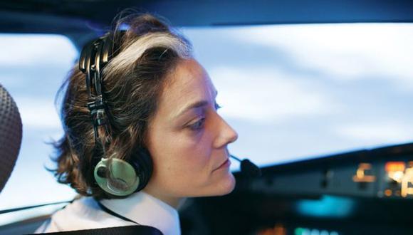 Algunas aerolíneas quieren promover el ingreso de las mujeres al mundo de la aviación.