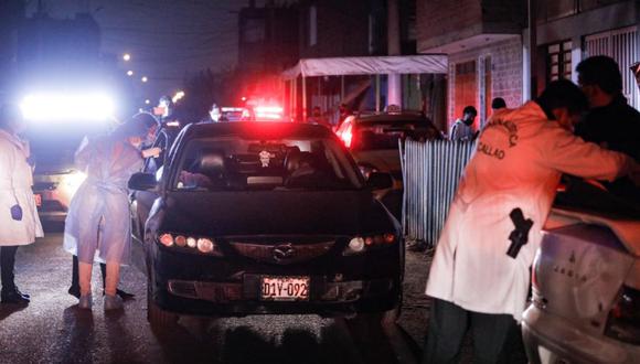 Una pareja fue asesinada a balazos dentro de su vehículo, en la calle Luis Negreiros, en el AA.HH Sarita Colonia (Callao) Foto | Joel Alonzo/@photo.gec