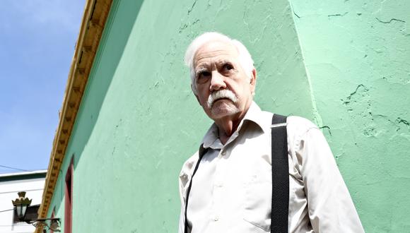 Ricardo Blume, caracterizado como su personaje de la película "Viejos amigos" Foto: Karen Zárate para El Comercio