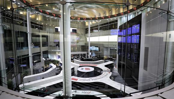 Los empleados trabajan en la Bolsa de Valores de Tokio (TSE), operada por Japan Exchange Group Inc. (JPX), en Tokio, Japón, el viernes 28 de diciembre de 2018 | Foto: Bloomberg Finance LP