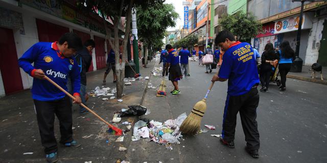 Las vías de Gamarra repletas de basura a cuatro días de Navidad - 7