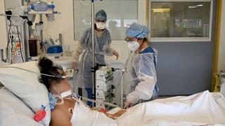 Francia registra récord de 393 muertes diarias por coronavirus en esta nueva ola por la variante ómicron