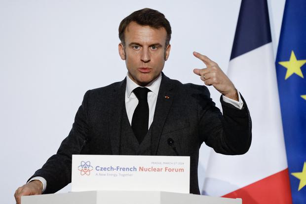 El presidente francés, Emmanuel Macron, pronuncia un discurso en el Foro Nuclear Checo-Francés en Praga, el 5 de marzo de 2024. (Foto de Ludovic MARIN / AFP).