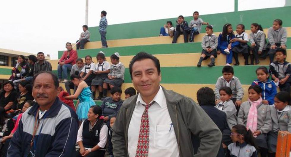 Leonardo Sánchez es un profesor que ha sido premiado por su gran método de enseñanza. (Foto: Facebook)