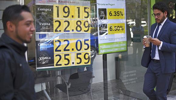 El dólar se negociaba a 20,7 pesos en México este viernes. (Foto: AFP)